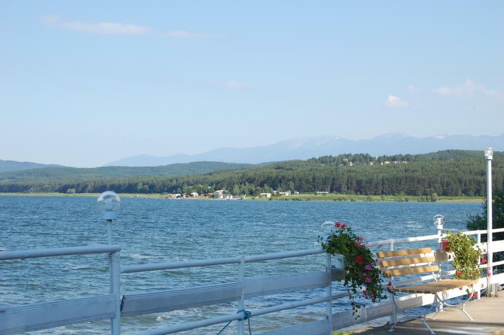Комплекс Белите Къщи Shtarkelovo Gnezdo Exterior photo