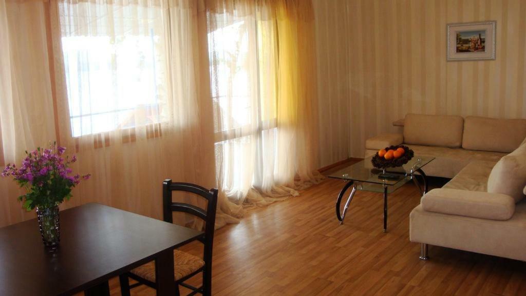 Комплекс Белите Къщи Shtarkelovo Gnezdo Exterior photo